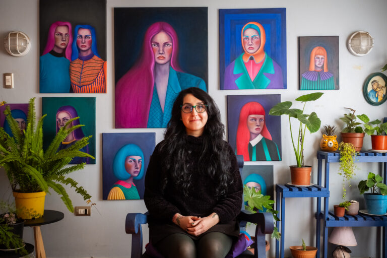 Curicó: artista Belén Camilo sorprende con  sus pinturas al óleo
