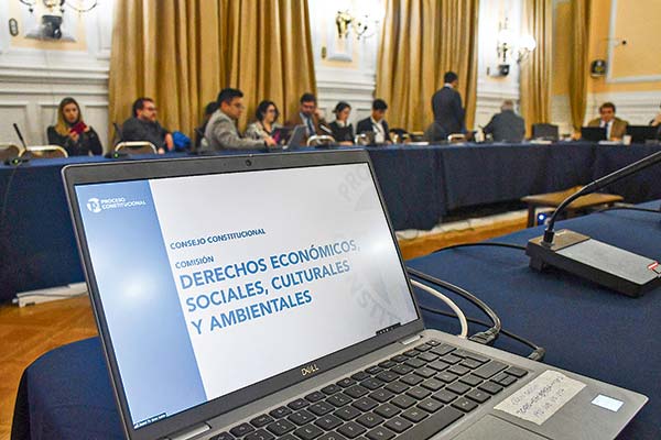 Aprueban enmienda que permite concesionar bienes nacionales de uso público