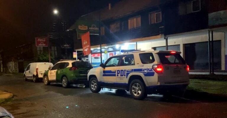 Linares: cinco sujetos asaltan un minimarket con armas de fuego