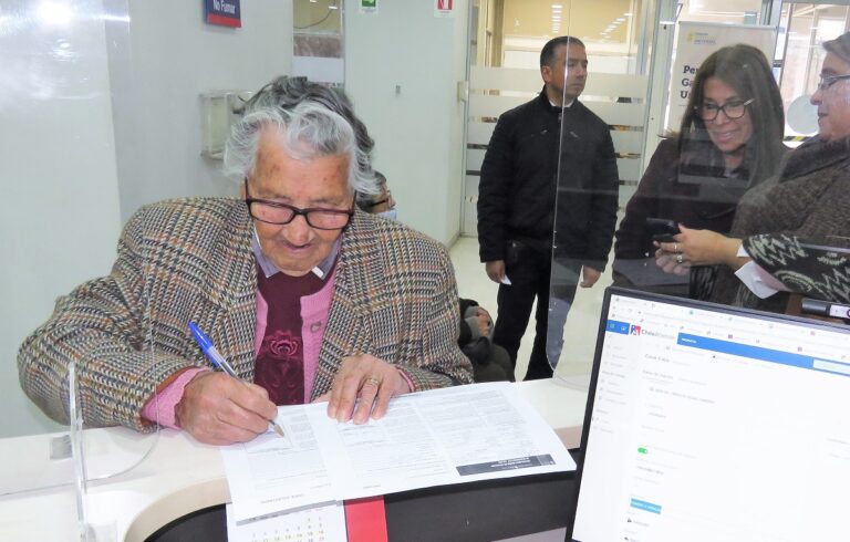 Pensionados del Maule reciben $23 mil de aguinaldo