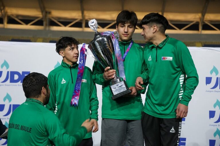 Orgullo regional: atletas maulinos brillaron en Juegos Deportivos Escolares