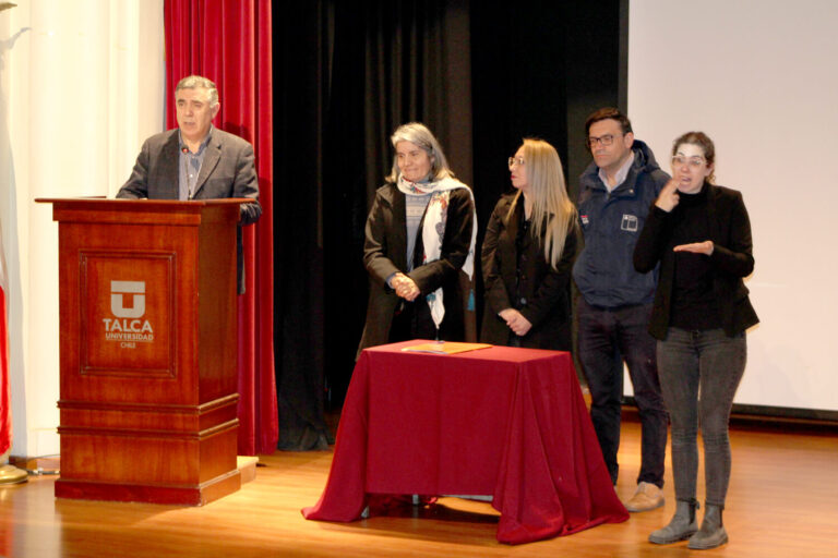 DAEM de Talca anuncia trabajo colaborativo en beneficio de niños y niñas con discapacidad auditiva