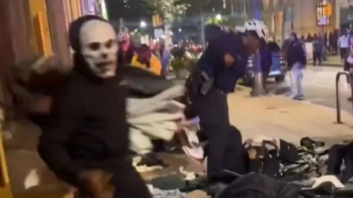 VIDEO | Masivo y violento saqueo en tiendas de lujo