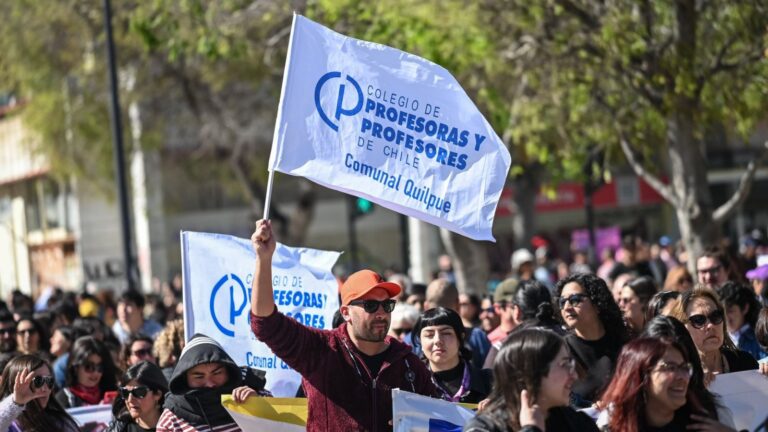 Profesores rechazan propuesta del Mineduc y votan no seguir en paro