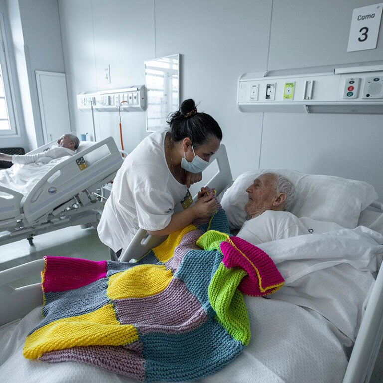 Curicó: adultos mayores de Fundación Las Rosas necesitan volver a su hogar