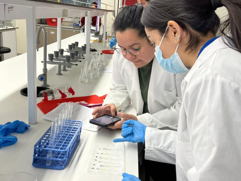 Curicó: Escolares adquieren conocimientos de Química