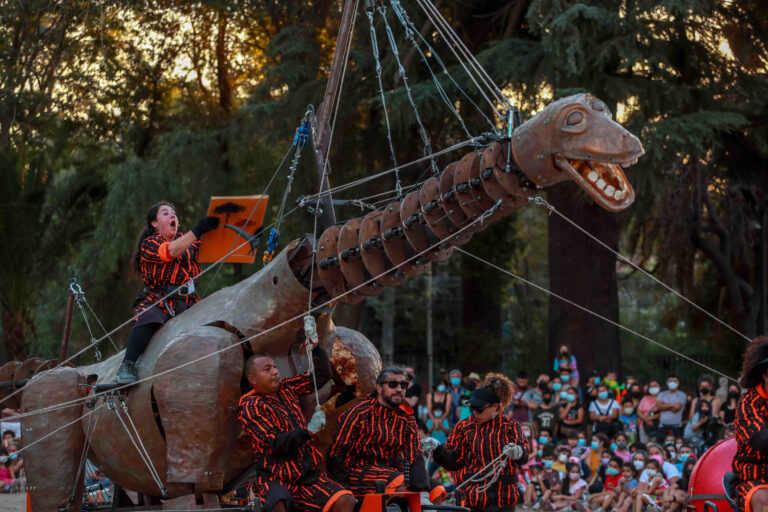 Dinosaurio a gran escala visitará Curicó y dará inicio al Festival de las Ciencias en el Maule