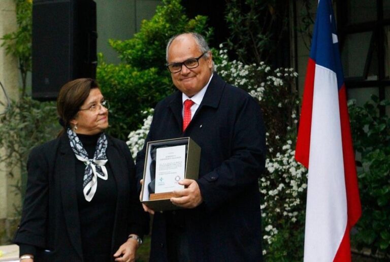 Curicó: Rinden homenaje a Roberto Fuenzalida