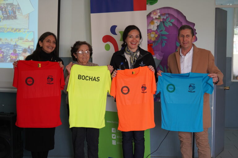 Curicó: equipo femenino Club De Bochas recibe indumentaria deportiva