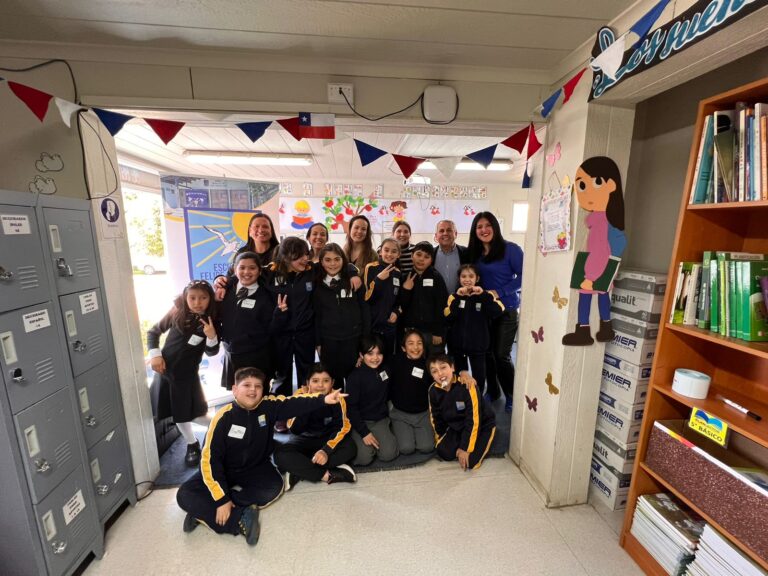 Maulinas dictaron innovador taller con legos y robótica en Escuela Brilla el Sol Felipe Cubillos