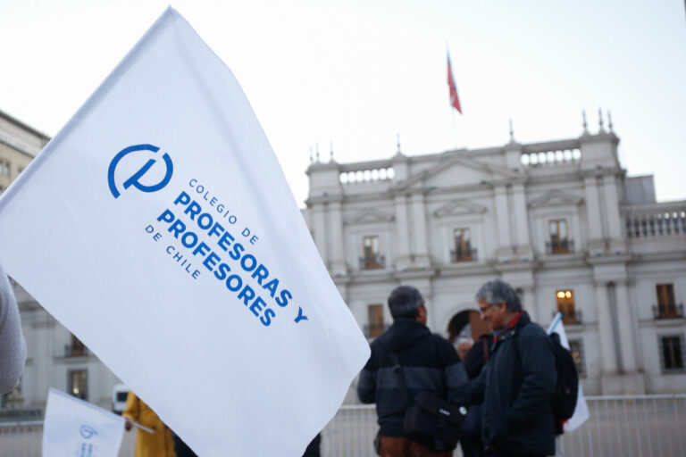 Colegio de Profesores: cinco listas disputan el poder