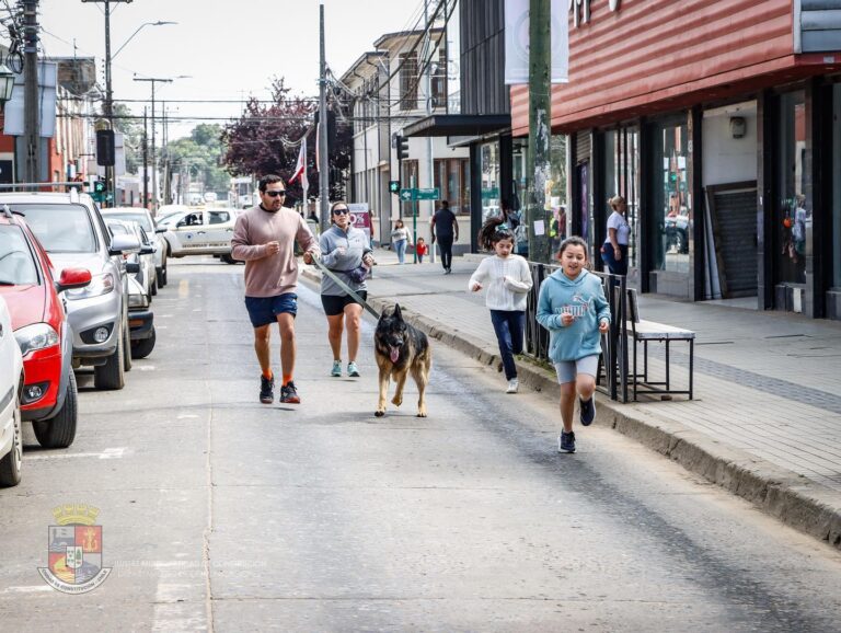 Fotonoticia | Constitución: perritos se tomaron las calles en corrida familiar