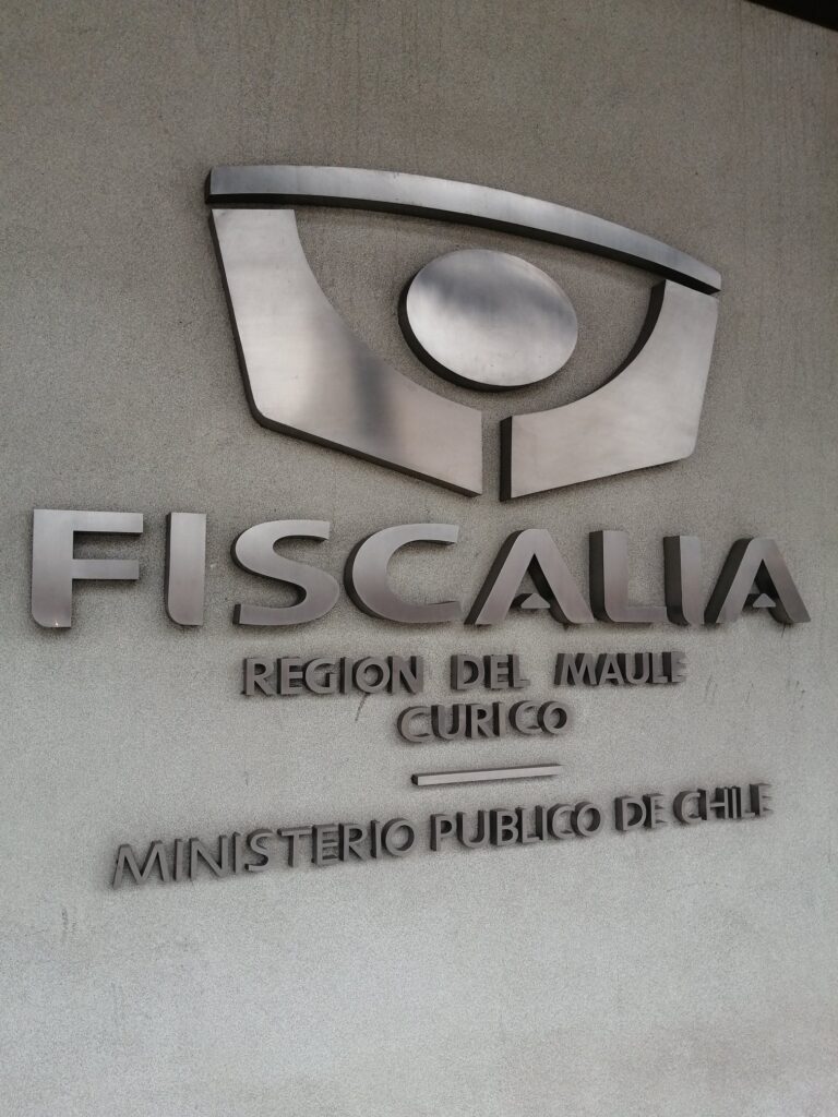 Condenan a 15 años de cárcel a extranjero por violento ataque a adulto mayor en Curicó