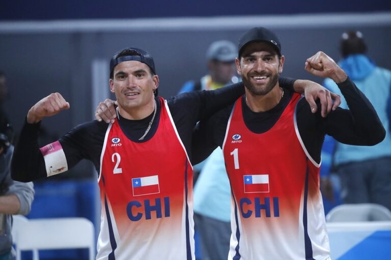 Primos Grimalt se suben al podio: doblegan a dupla de EE.UU. y se cuelgan el bronce en Santiago 2023