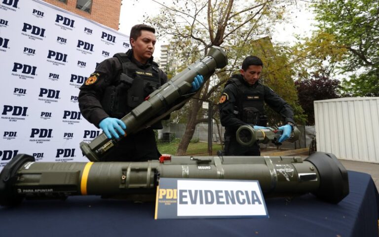 Dos militares quedan en prisión preventiva por tráfico de armas de guerra: las vendían por Facebook