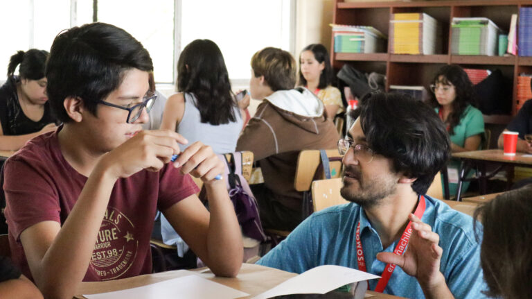 Últimos días para postular: Enseña Chile busca profesionales líderes