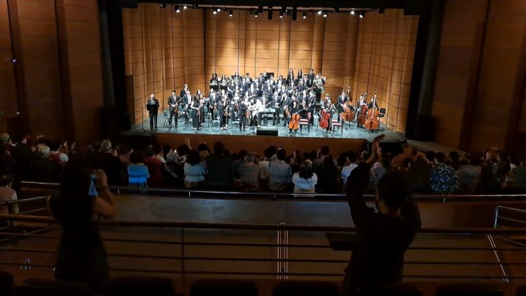 Orquesta Sinfónica Juvenil del Maule hizo bailar al público en el concierto de gala