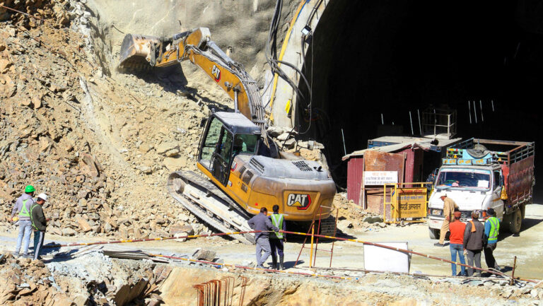 India: Continúan trabajos para liberar a 41 trabajadores atrapados