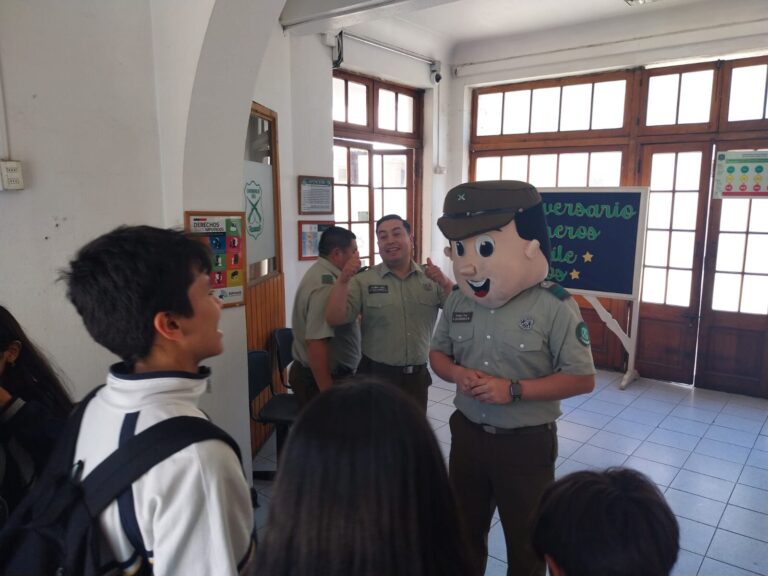 Linares: Carabineros de Chile realiza visita a Colegio Isabel Riquelme