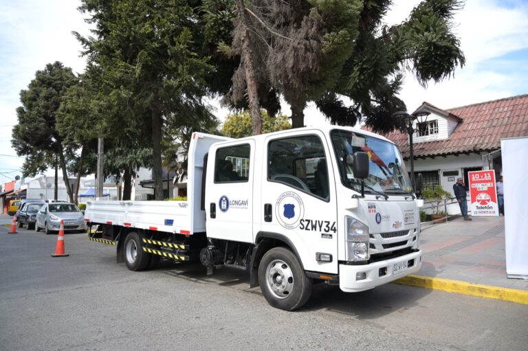 Para emergencias, traslado de materiales y más: Longaví cuenta con nuevo camión 3/4