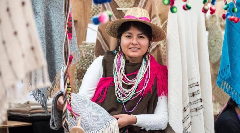 Más de la mitad de los emprendimientos liderados por mujeres en Chile son informales 
