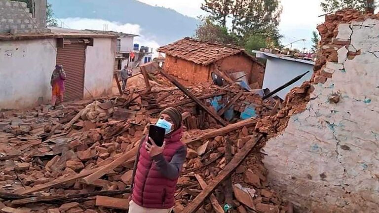 157 muertos tras devastador terremoto en Nepal
