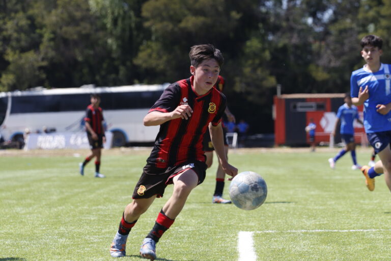 El rojinegro suma puntos cruciales para el fútbol juvenil