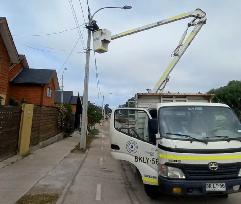 Curicó: inician restitución de alumbrado público en Parque Zapallar