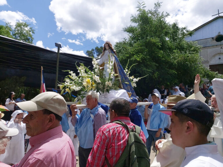 Emotiva Procesión de la Inmaculada Concepción en Corinto, Pencahue