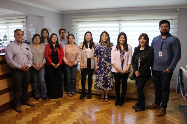 Directora del Servicio de Protección de la Niñez visita DCE en Curicó