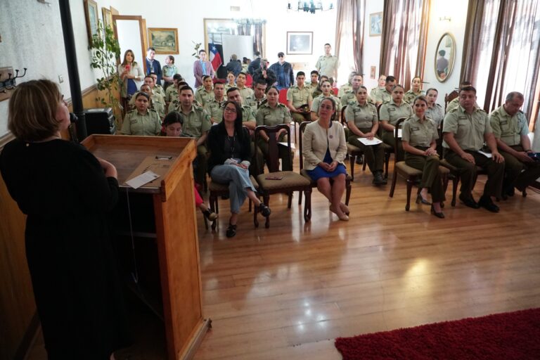 Capacitan a carabineros para abordar violencia contra la mujer