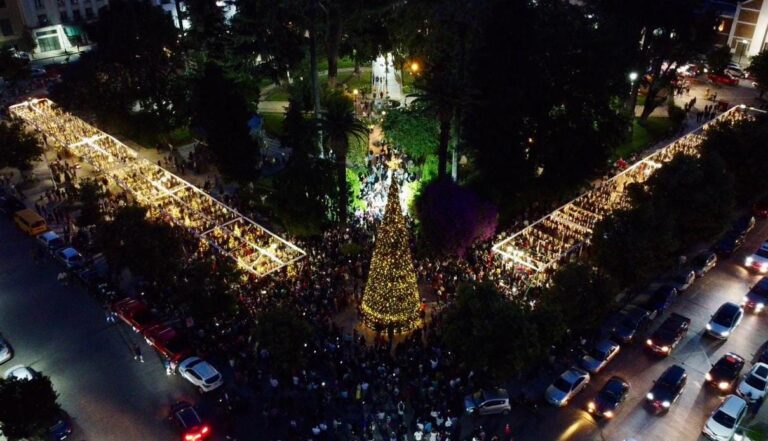 Talca Encendió las Luces de su gran Árbol de navidad