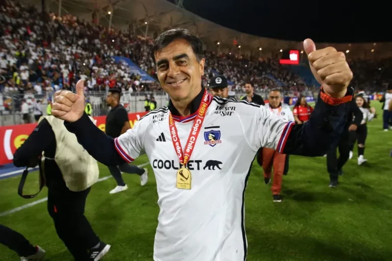 Blanco y Negro decide no renovar contrato a Quinteros en Colo Colo