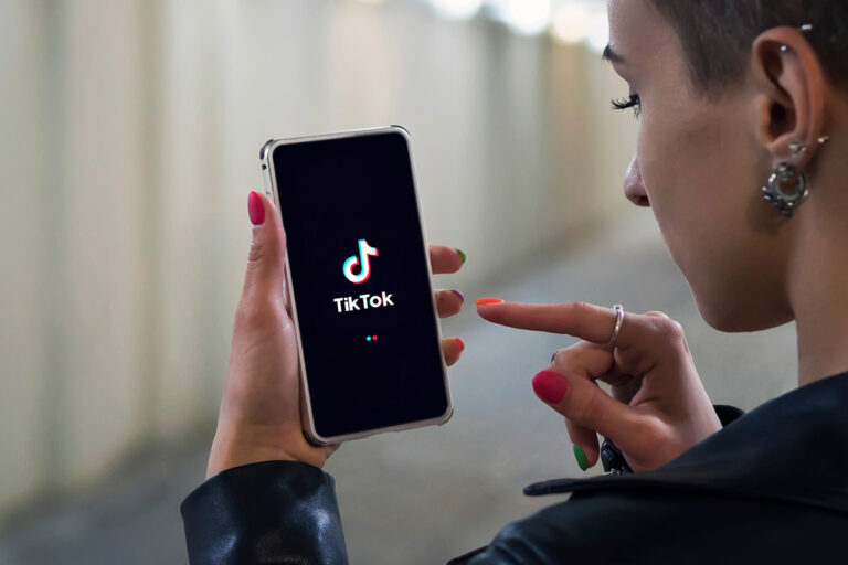 Exceso de TikTok Puede Causar Trastornos del Sueño y Daño Cognitivo