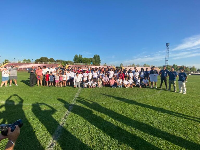 Deportistas de Linares y Parral Reciben Equipamiento Deportivo