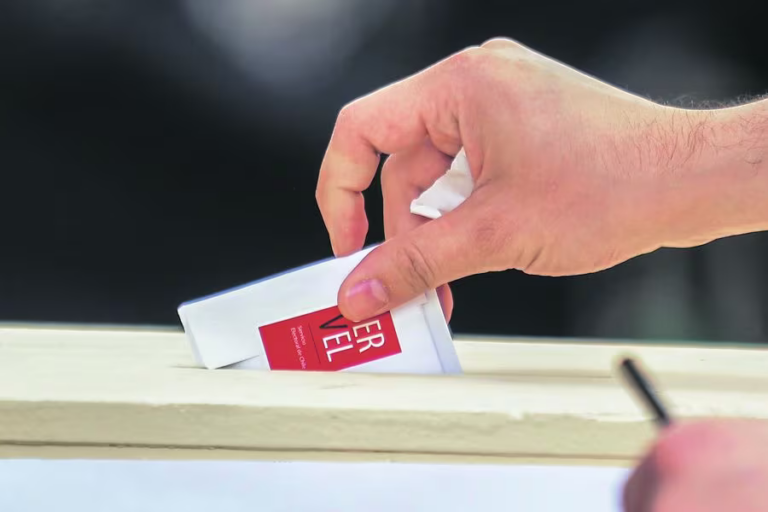 Votación con Carnet Vencido: Detalles para el Plebiscito del 17 Diciembre