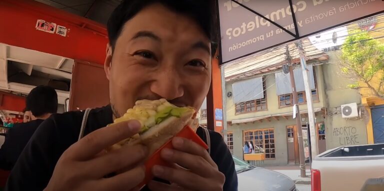Youtuber japonés por completos mojados: “Pan me gusta, muy suave, pan lico eh”