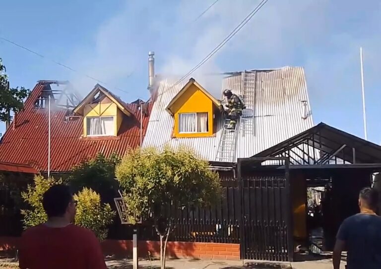 Talca: Incendio deja casas con daño estructural