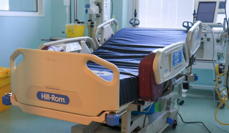 Hospital de Talca renovó todas las camas de la UPC Adulto