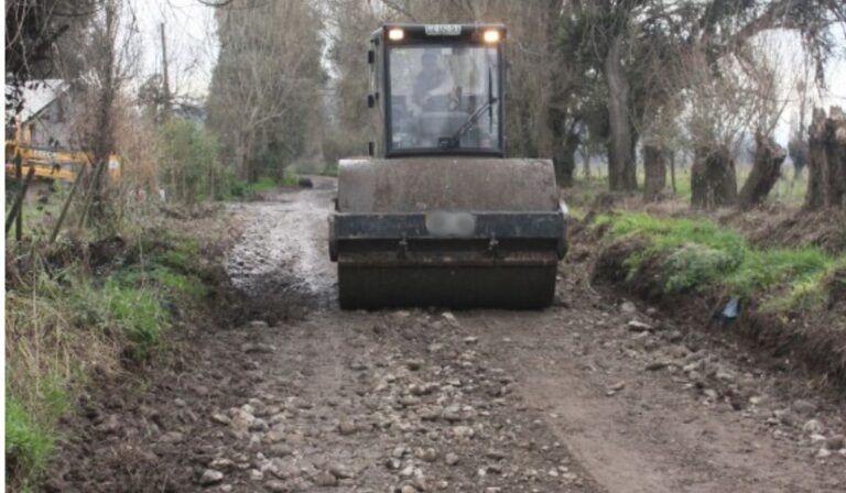 Millonaria inversión mejorará caminos rurales en Yerbas Buenas