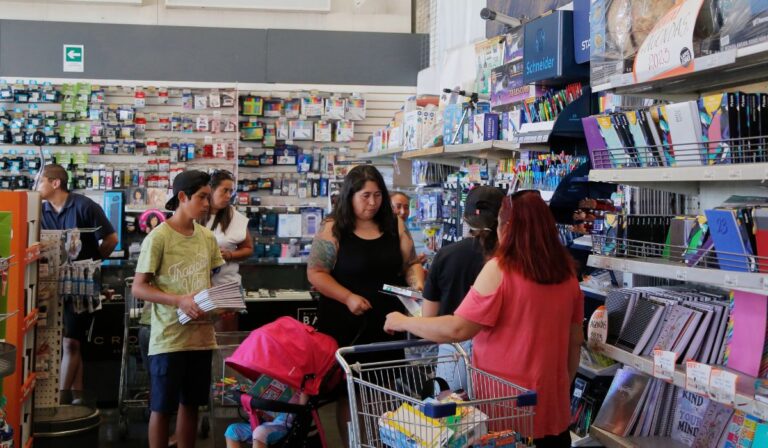 Útiles escolares deben respetar la normativa vigente de salud