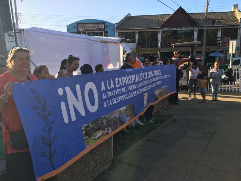 Continúa movilización de vecinos en Pelluhue