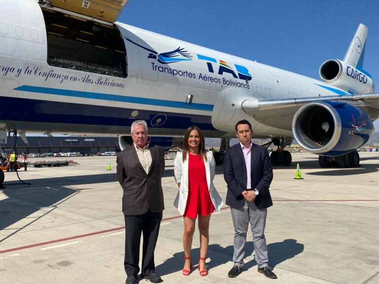 Llega a Chile vuelo con 70 toneladas de ayuda humanitaria proveniente de Bolivia