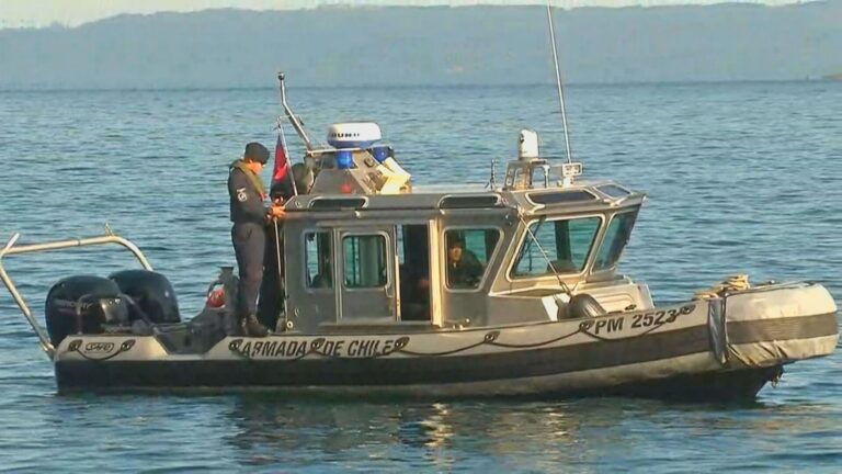 Avanzan las labores de extracción del helicóptero del expresidente Piñera