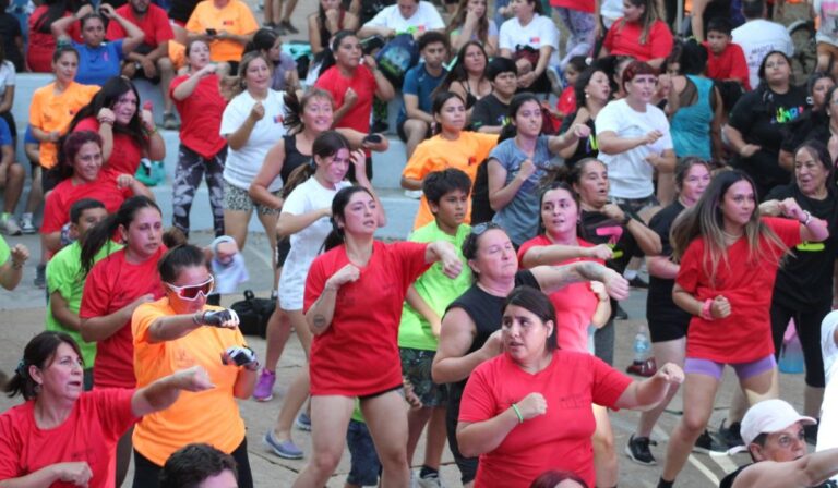 Numerosa participación en zumbatón en cierre de “Marca tu Verano”