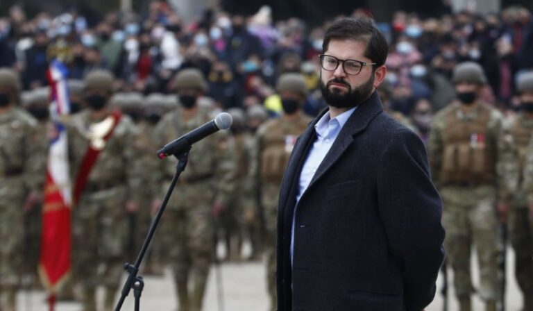 ¿Militares a la calle? Pdte Boric aseguró que “pueden colaborar”