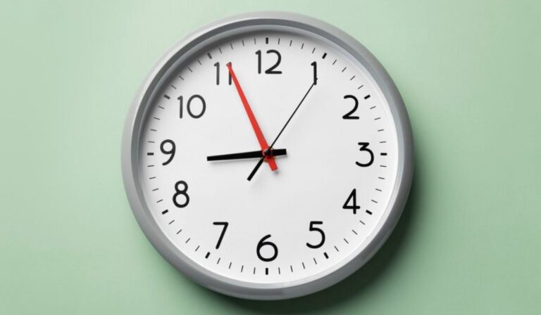 El Centro Te Ayuda: ¿Cuándo se debe cambiar la hora en 2024?