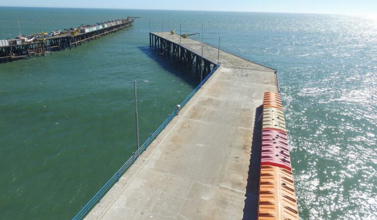 Buscan mejorar muelle de Constitución con instalación de tres grúas