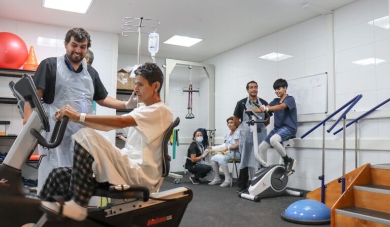 Gimnasio Terapéutico del Hospital de Talca cumplió un año de funcionamiento