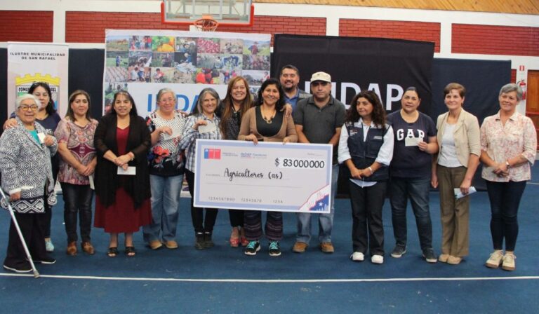 Agricultores de Río Claro y San Rafael recibieron bonos de rehabilitación productiva